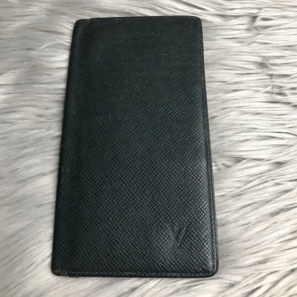Louis Vuitton Handbags - AUTH Louis Vuitton Taiga Green Checkbook Wallet